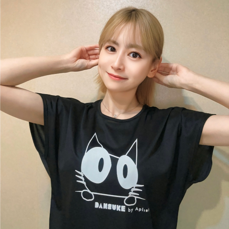 大人な印象を与えるフレンチスリーブトップス