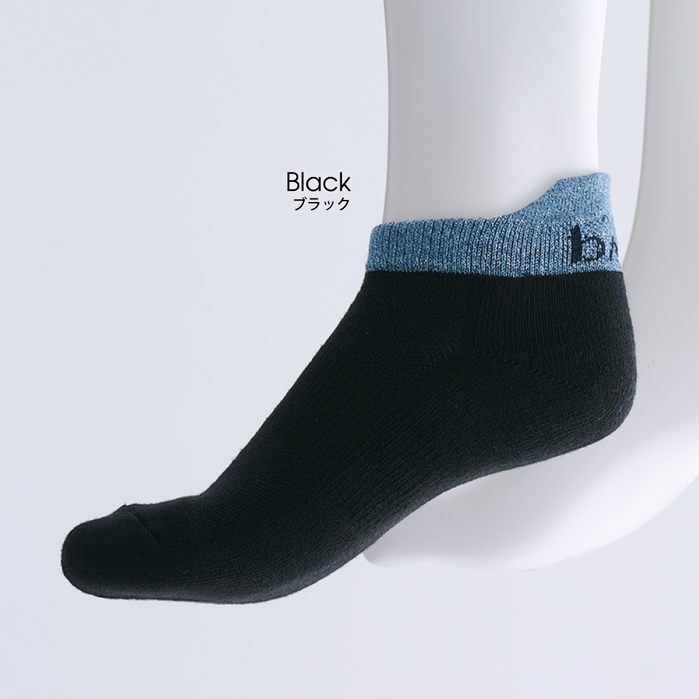 ラメがアクセントのスニーカーソックス