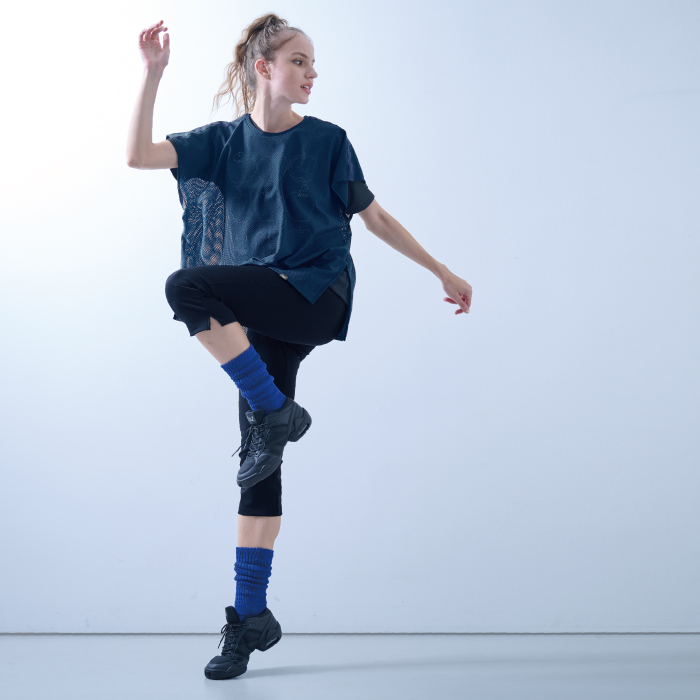 足首部分に遠赤外線の糸を編み込んだハイソックス