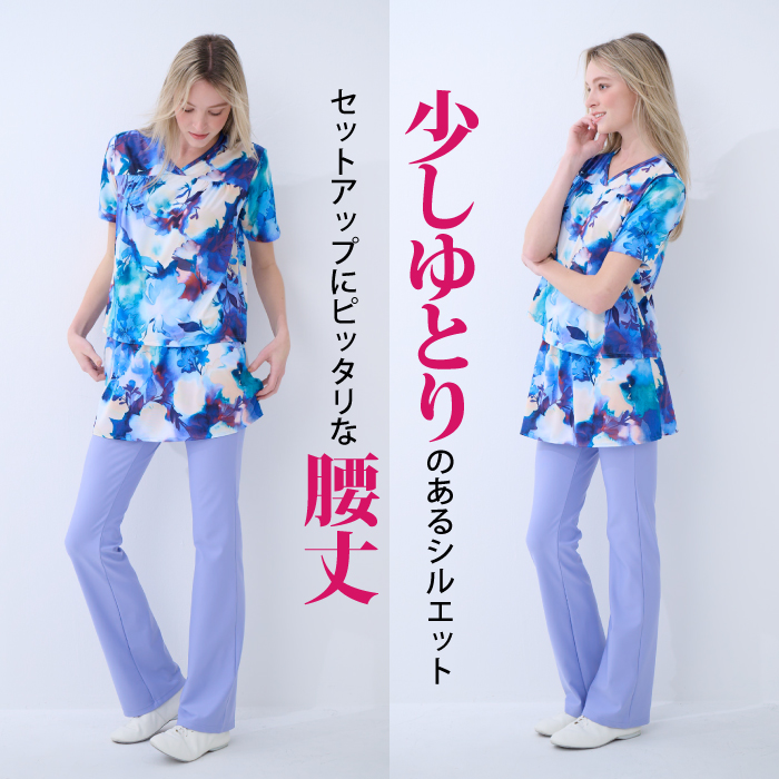 少しゆとりのあるデザインはシンプルなトップス