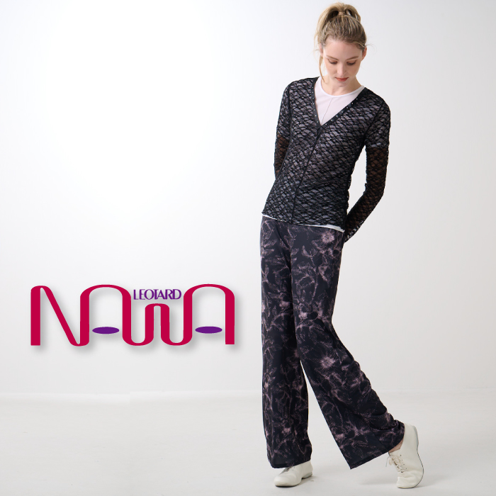 小花柄がキュートなストレッチレースのトップス