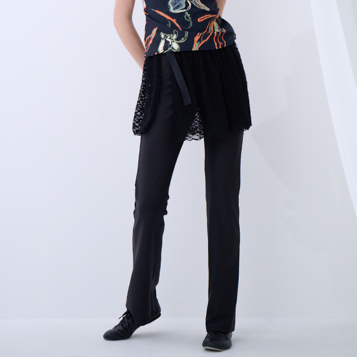 軽快でカッコイイ、ストレッチレースの巻きスカート