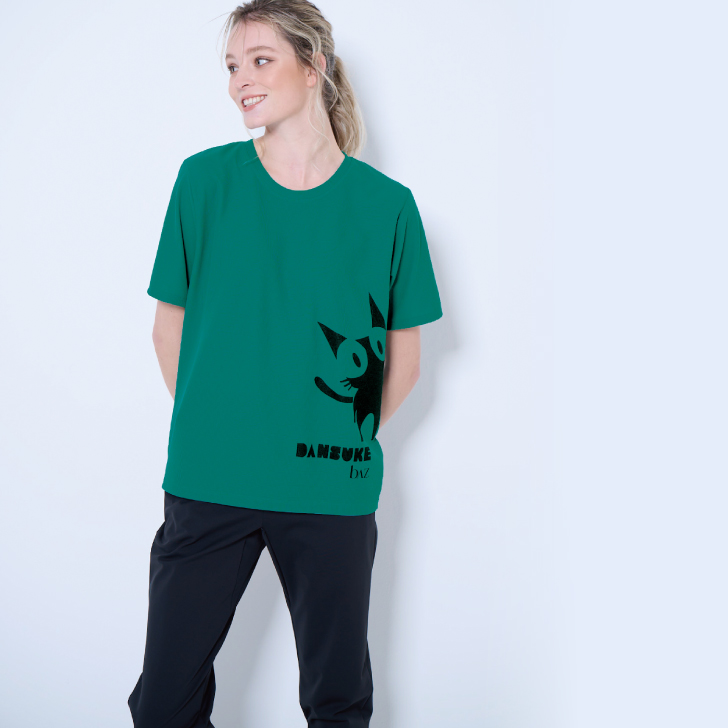 ビッグシルエットでユニセックスタイプのTシャツ