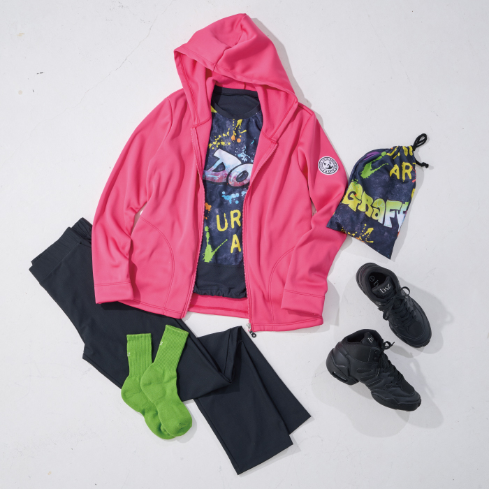 裏起毛で軽くて暖かい、色目もスポーティなジップアップパーカー