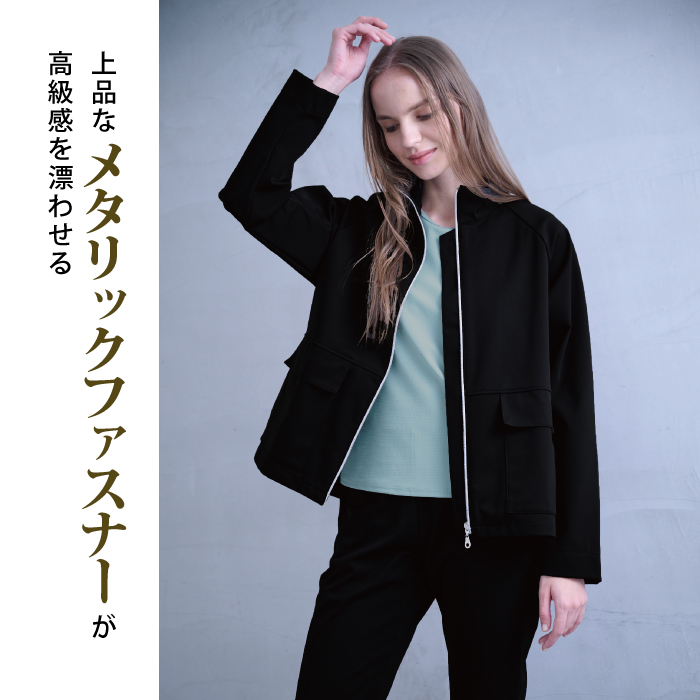 軽く羽織れるショートコート