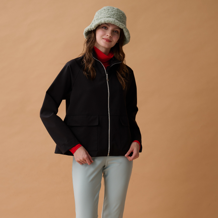 軽く羽織れるショートコート