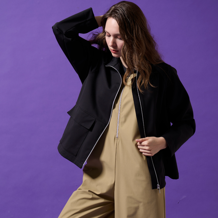 軽く羽織れるショートコート