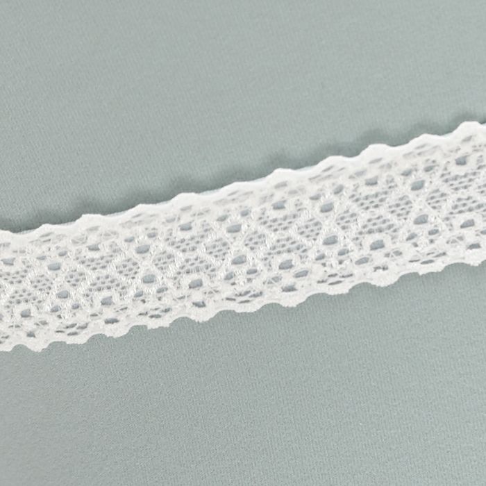 胸元のクロスが作り出すやわらかなハートカットがチャームポイントのレオタード