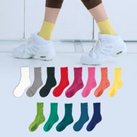 着こなしのアクセントにおすすめ　豊富なカラーバリエーションのソックス