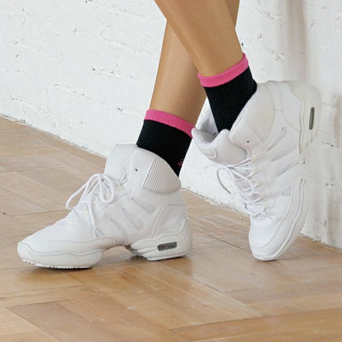 配色のラインと刺繍を効かせた5本指ソックス