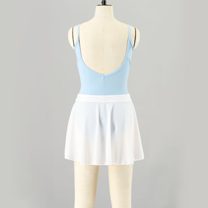 静電気が起こりにくいサラサラ素材を使用した巻きスカート風の履き込みスカート