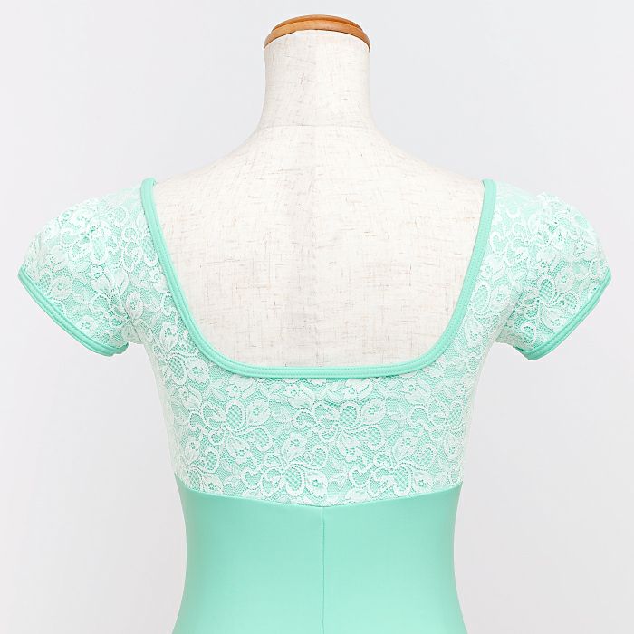 ラフィーネ定番・レースをトップス全体にたっぷり使った贅沢なレオタード