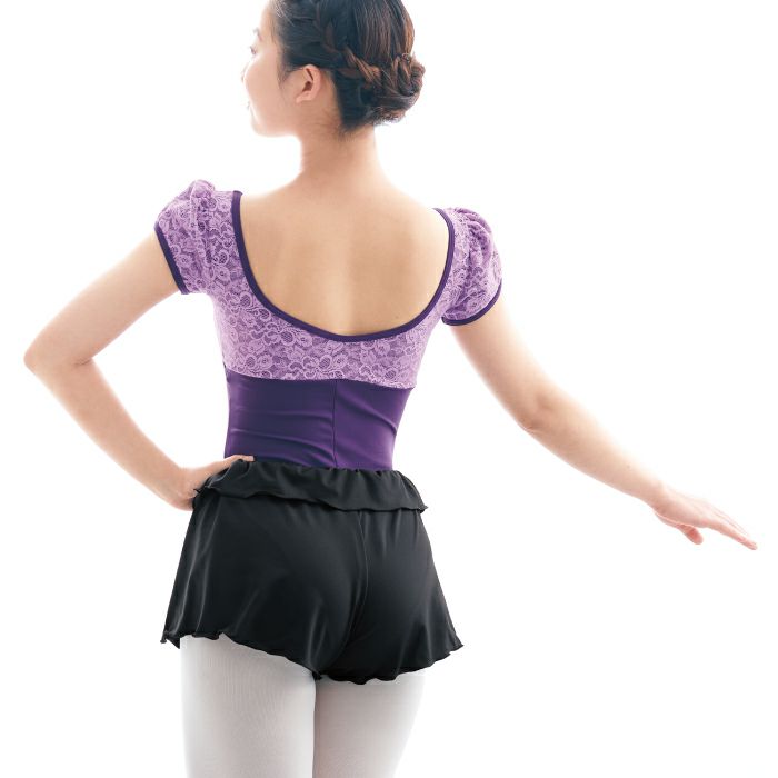 機能素材で快適と可愛さを兼ね備えたショートパンツ