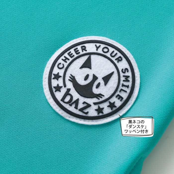 裏起毛で軽くて暖かい、色目もスポーティなジップアップパーカー裏起毛で軽くて暖かい、色目もスポーティなジップアップパーカー