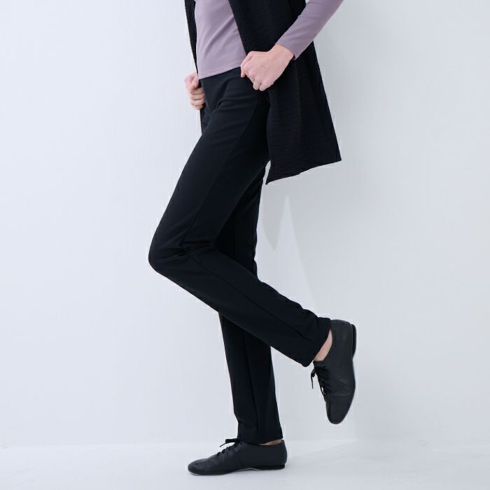 寒い季節に欠かせない動きやすい裏起毛パンツ