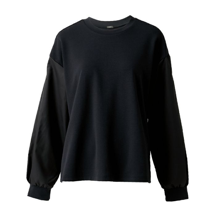 袖のデザインが個性的なトレーナー