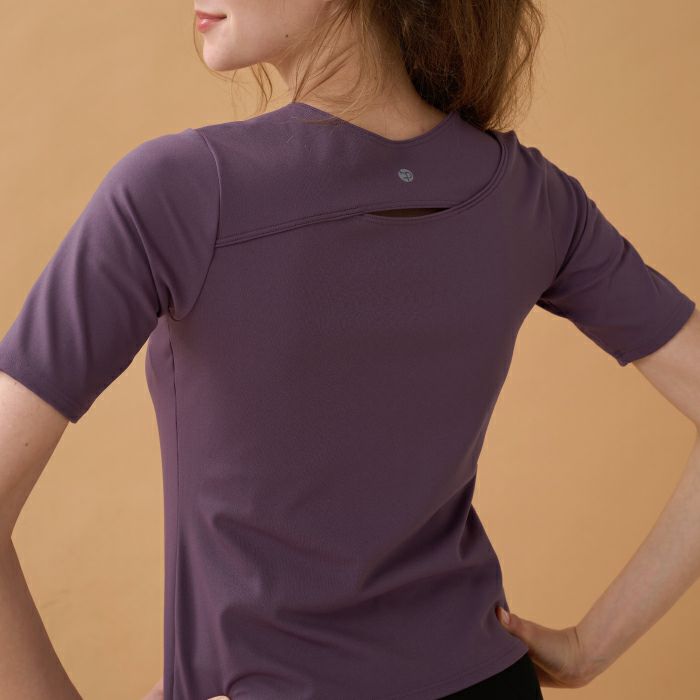 運動に最適なデザイントップス