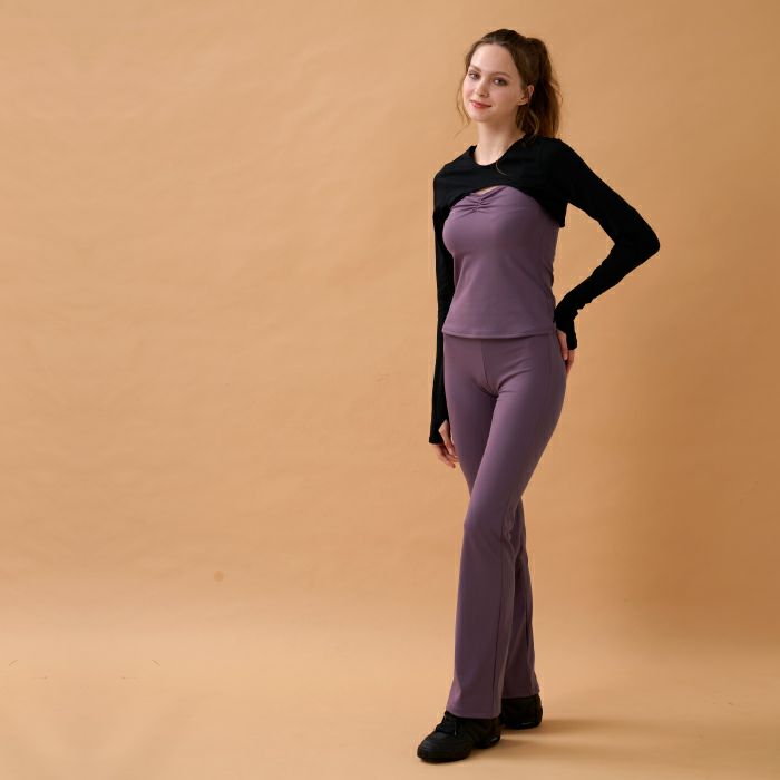 美しいシルエットを追求した究極のブーツカットパンツ