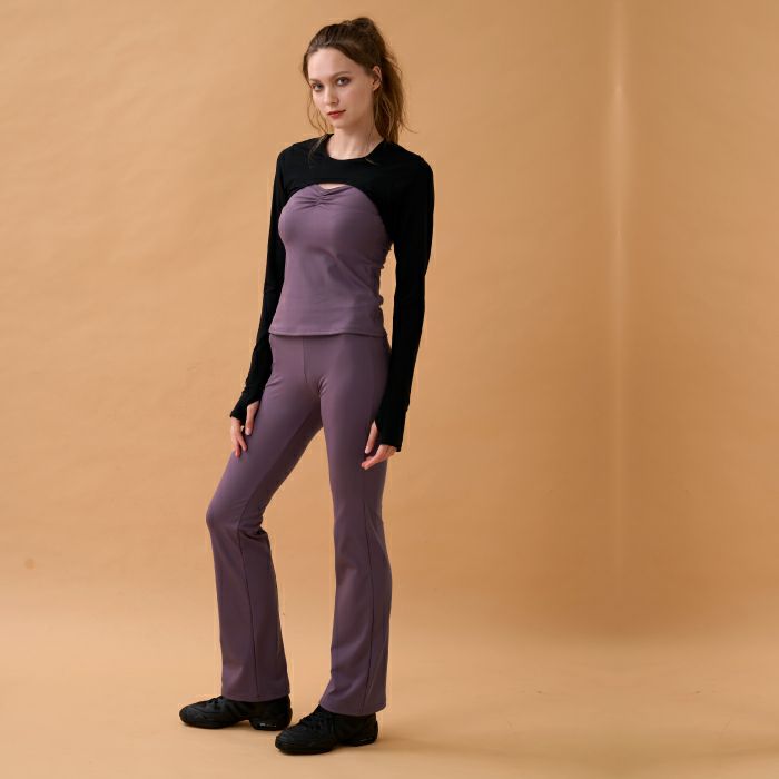 美しいシルエットを追求した究極のブーツカットパンツ