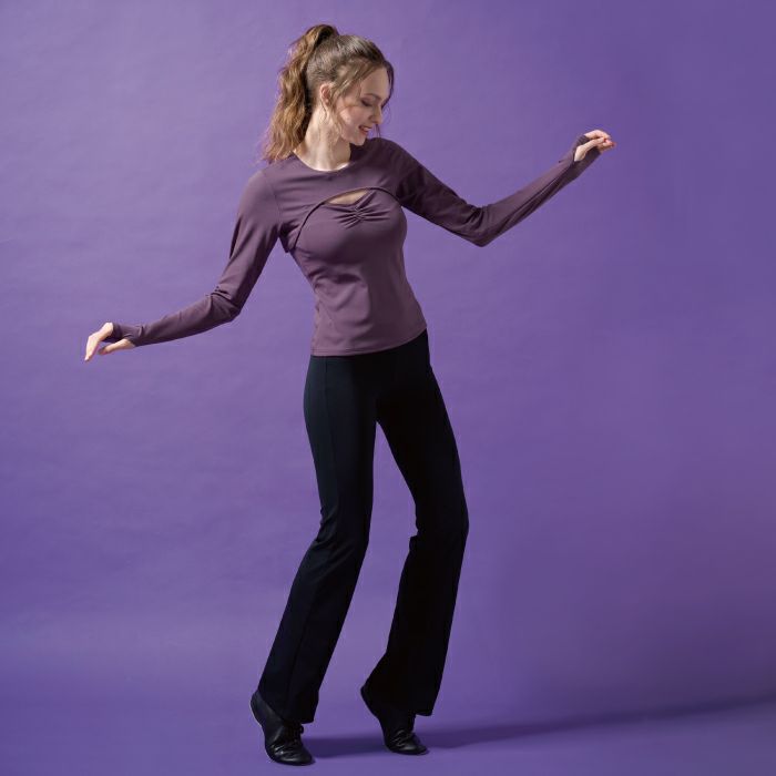 美しいシルエットを追求した究極のブーツカットパンツ