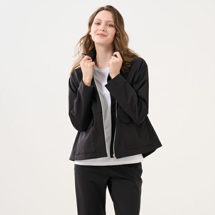 軽く羽織れるショートコート