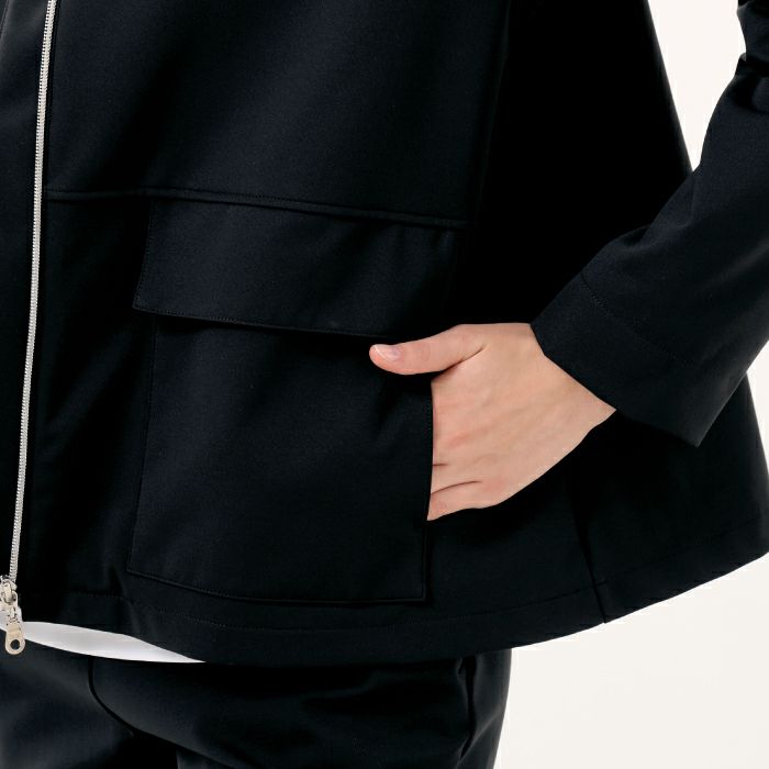 軽く羽織れるショートコート