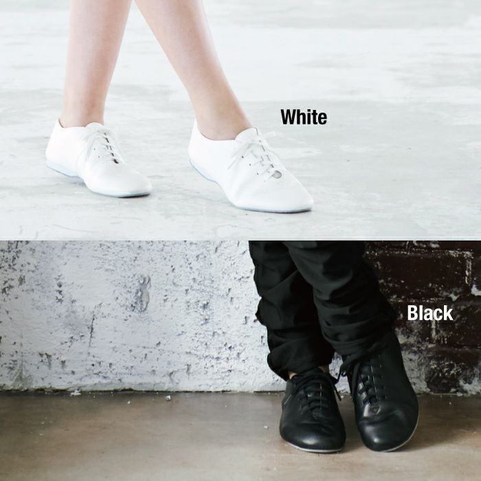 長年愛用されている足馴染みのあ良い牛革仕様のダンスシューズ